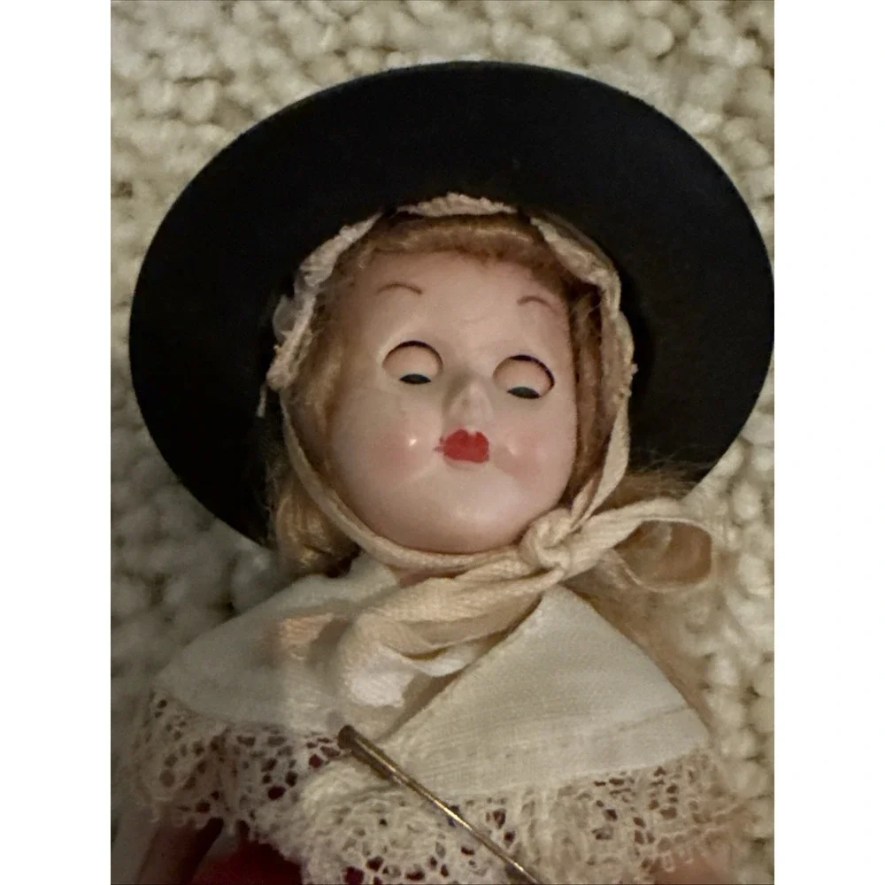 Antique Welsh Doll Eyes Close When On It's Back Excellent Condition